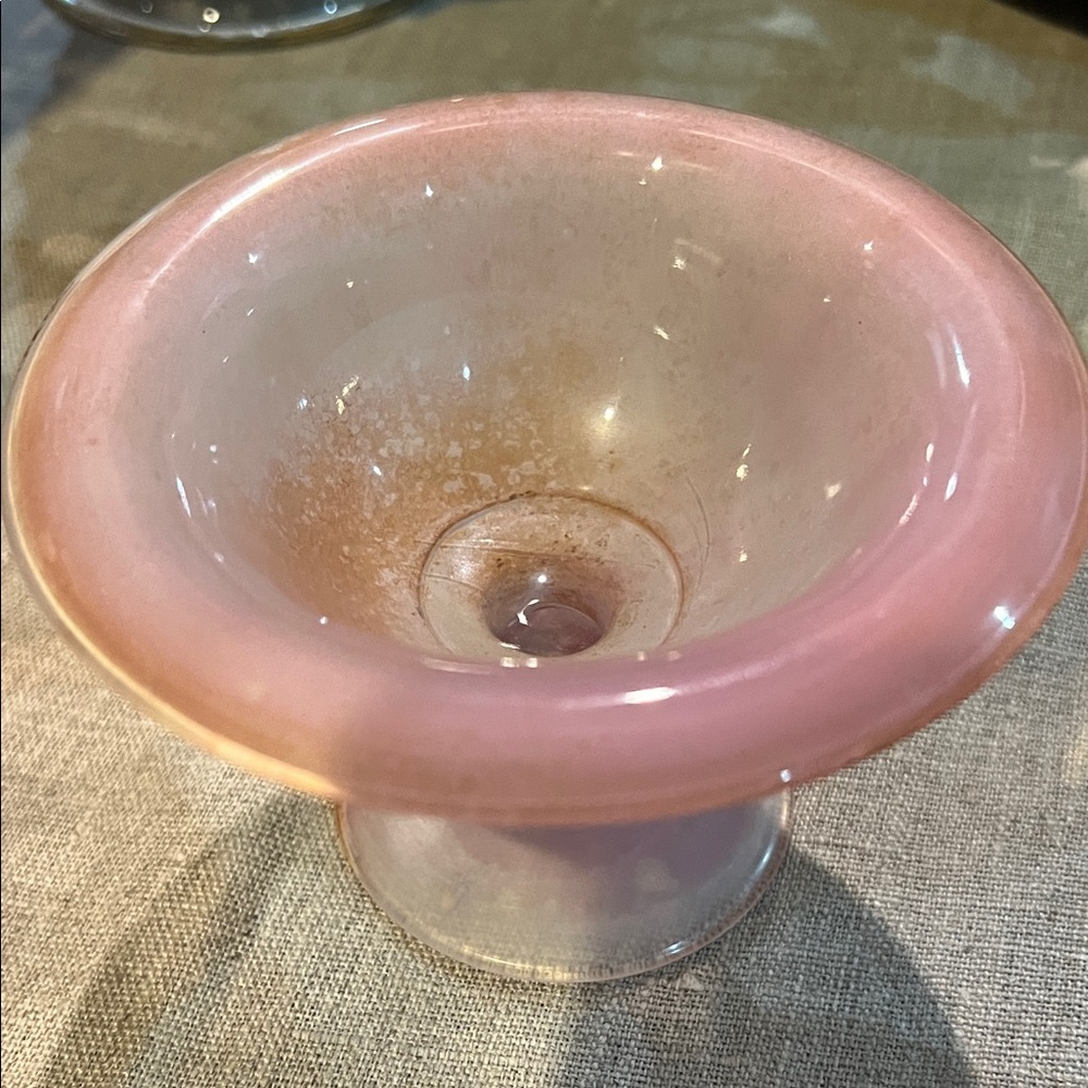 Pink Glass Bowl. KK576